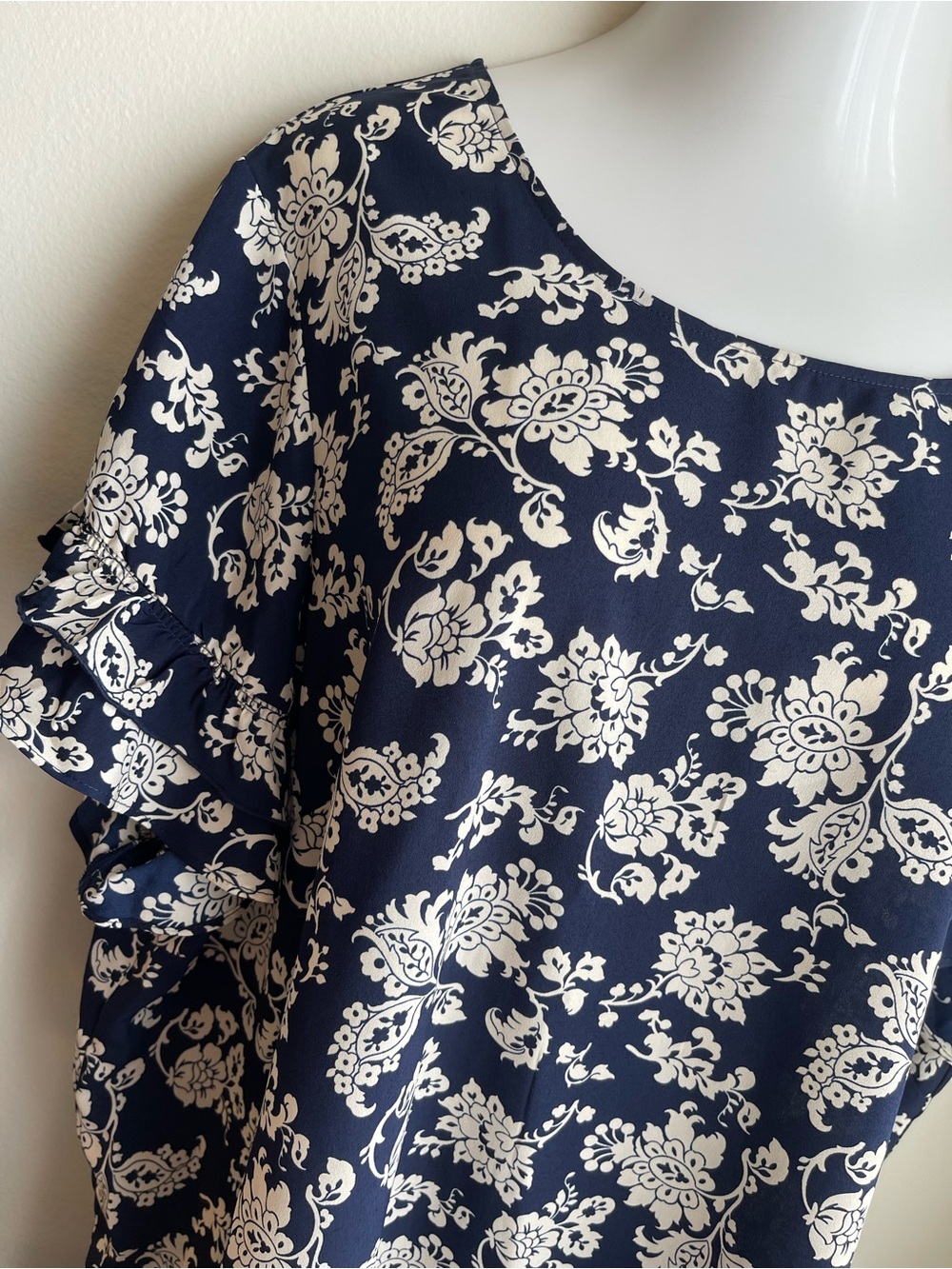 NWT-LANE BRYANT. PLUS SIZE 28W. NAVY AND WHITE SHIRT SLEEVED TOP